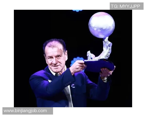 巴西足球传奇邓加的辉煌生涯与对足球的深刻影响