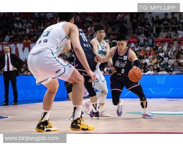 赛后分析:上海排球队与广州排球队的默契配合与战术探讨 赛后分析:上海排球队与广州排球队的默契配合与战术探讨