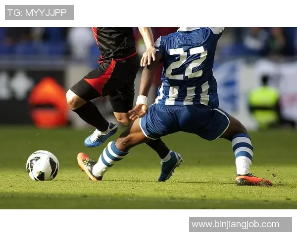 足球明星耍赖瞬间高清图片大汇总让你领略球场背后的趣味与幽默 足球明星耍赖瞬间高清图片大汇总让你领略球场背后的趣味与幽默